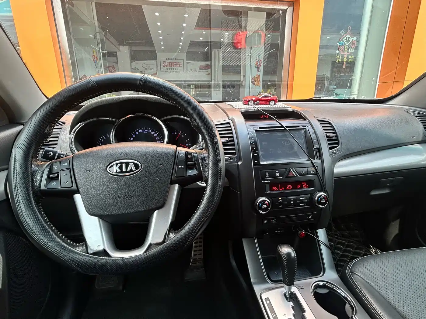 Kia Sorento 2012 2.4L Gasoline Supreme Edition фото 22