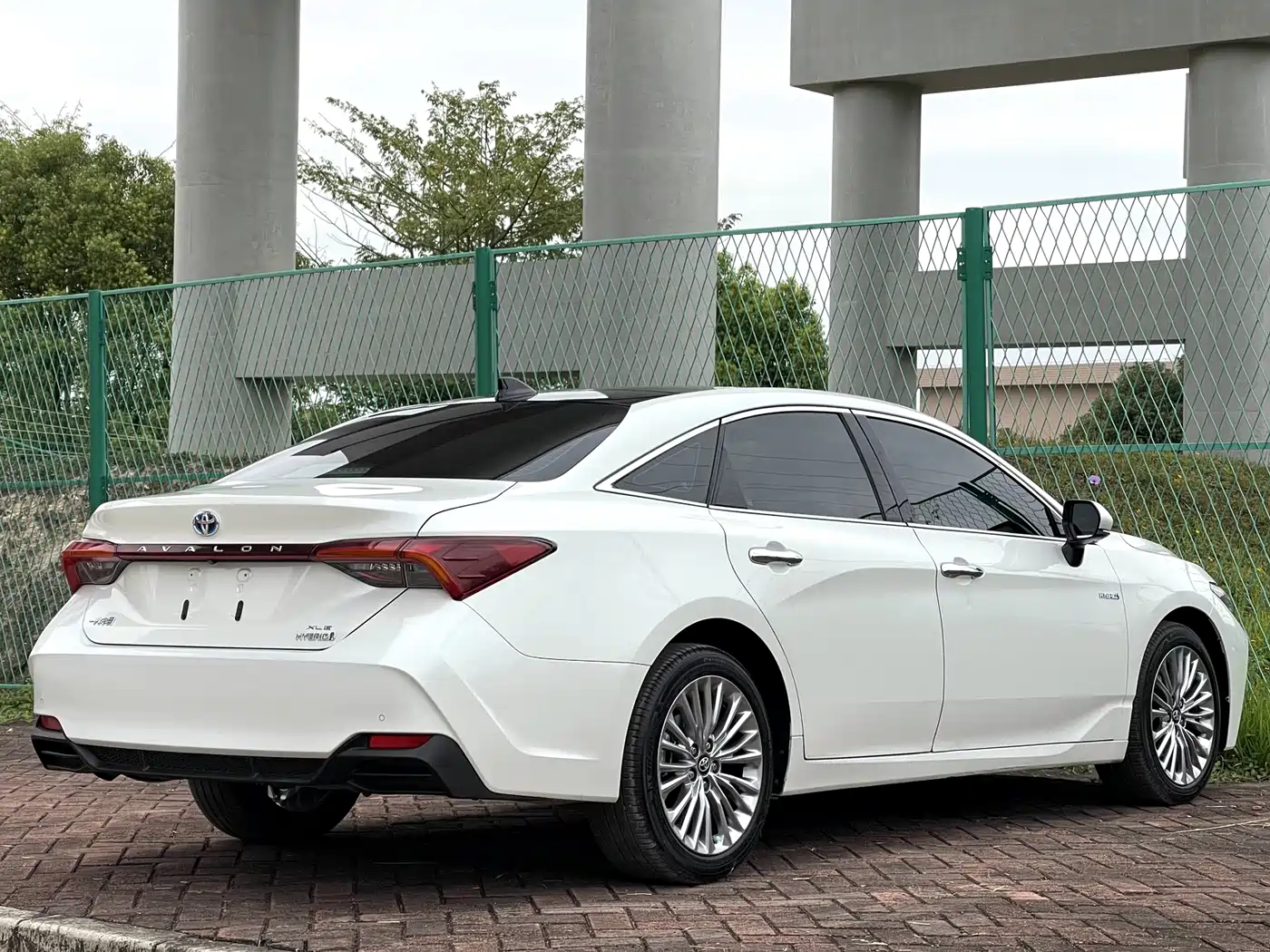 Toyota Avalon 2019 Hybrid 2.5L XLE Premium Edition China V фото 5