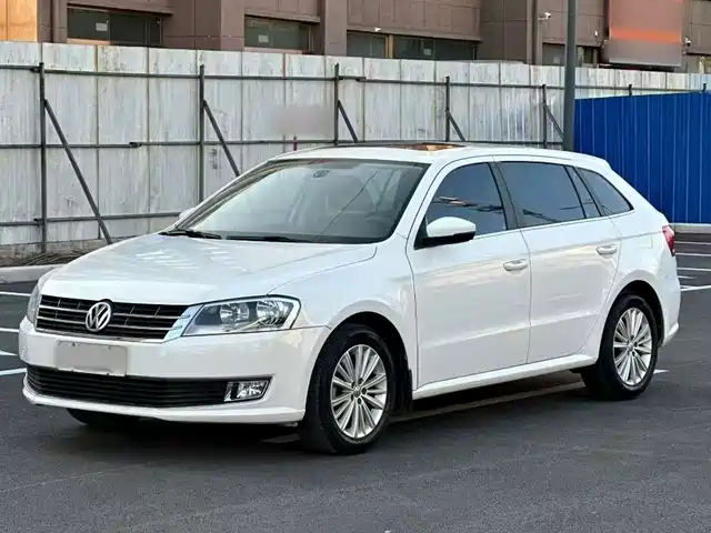  Volkswagen Lavida Tour 2013 1.6L Manual Comfort
