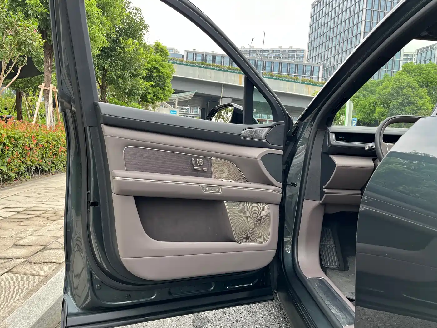 NIO ES8 2025 2025 Model 6-Seat Executive Luxury Edition