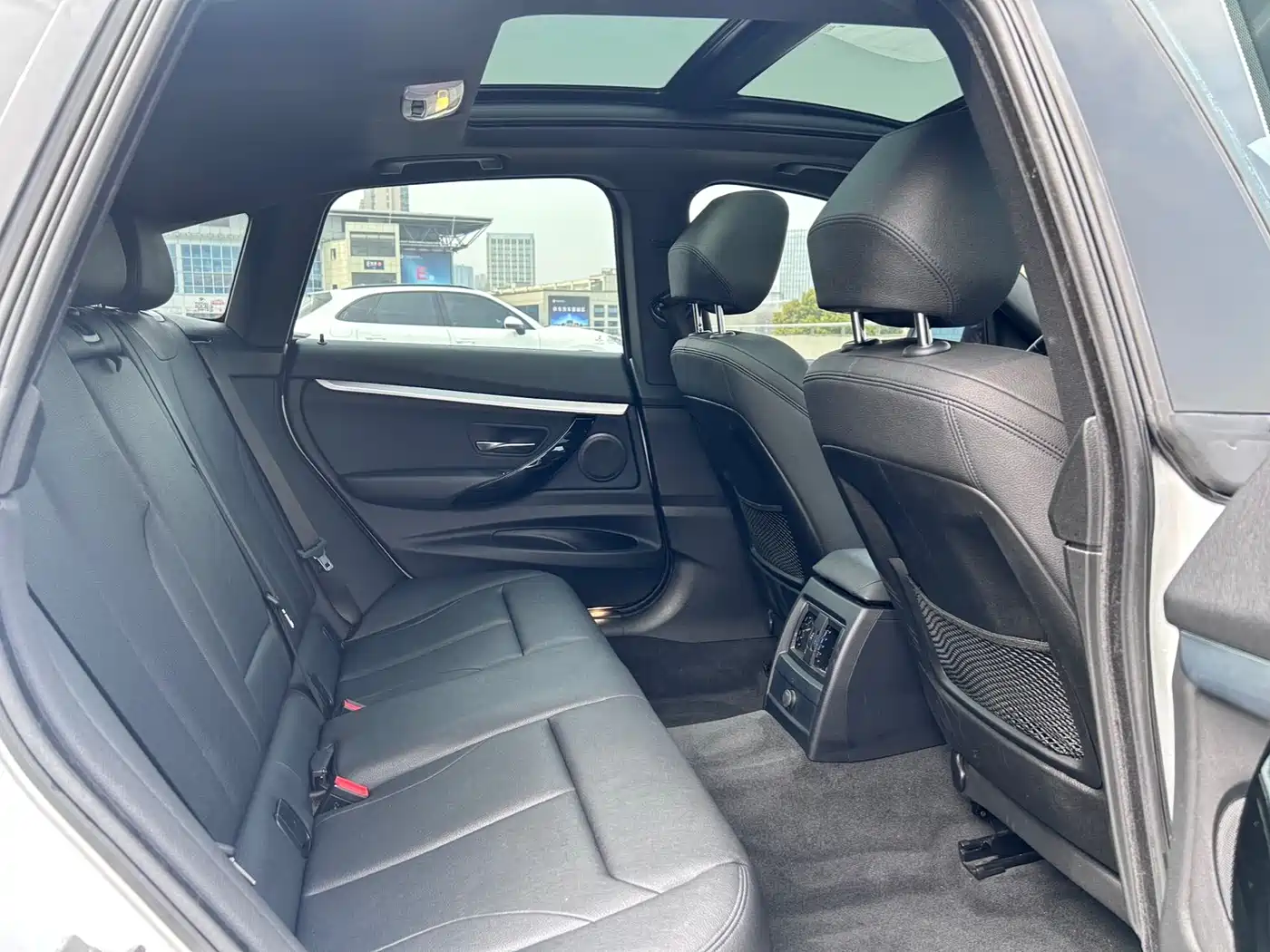 BMW 3 Series GT 2020 320i M Sport Package фото 16