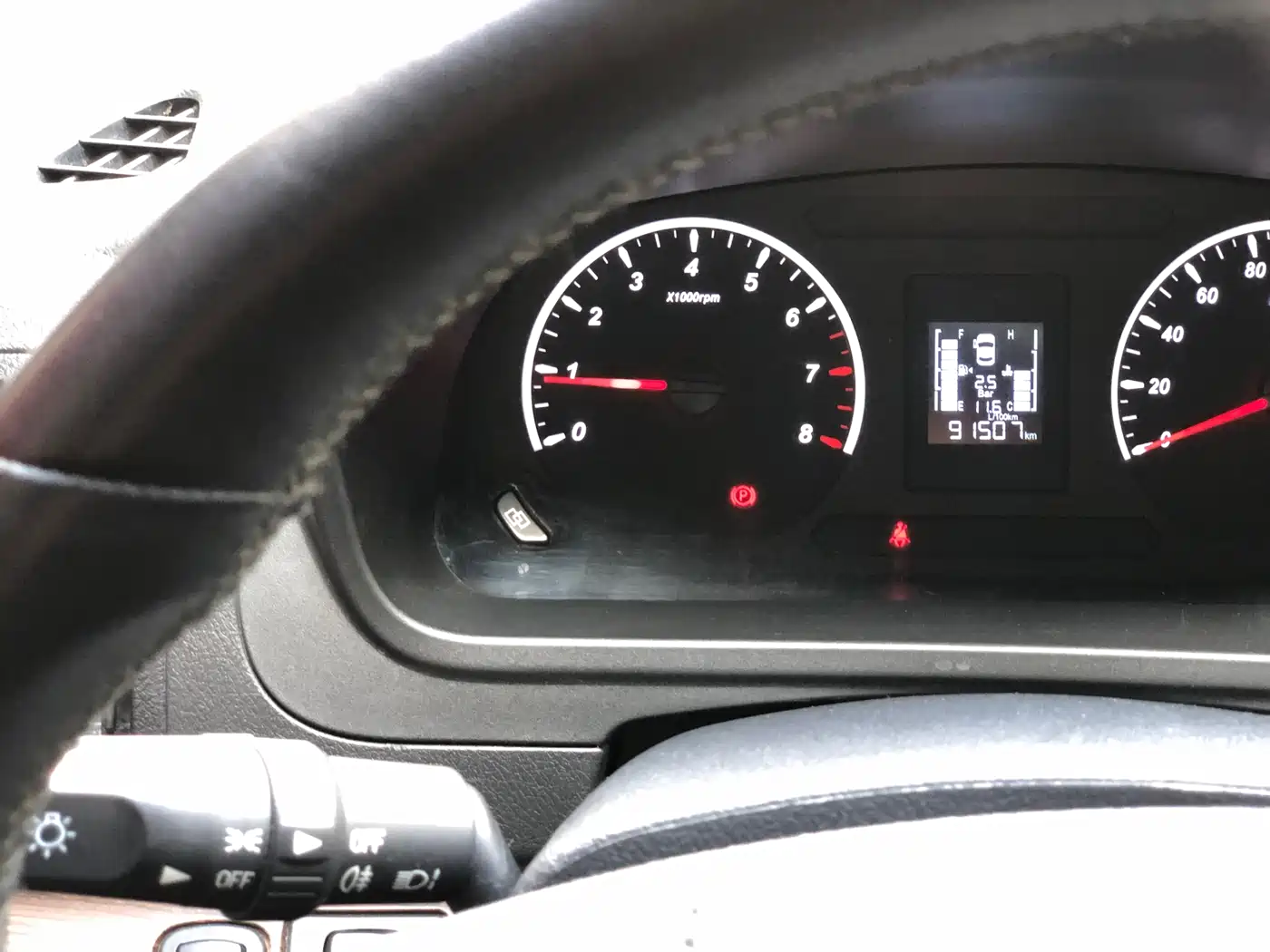 Dongfeng Fengxing Lingzhi PLUS 2021 2021 2.0L Manual Luxury 7-Seater