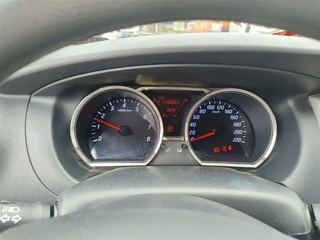 Nissan Livina 2015 2013 1.6XE CVT Comfort