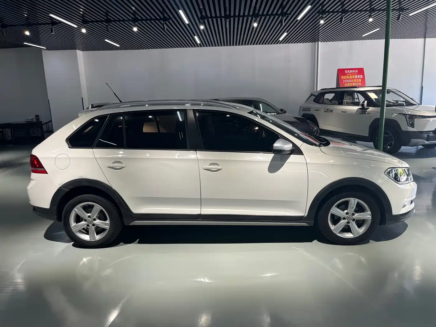 Volkswagen Santana 2016 Cross 1.6L Automatic Trend фото 5