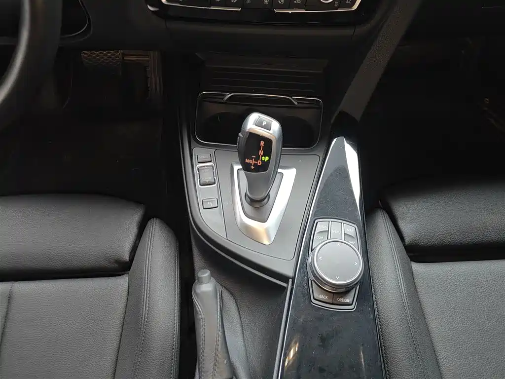 BMW 3 Series GT 2020 320i M Sport Package фото 14