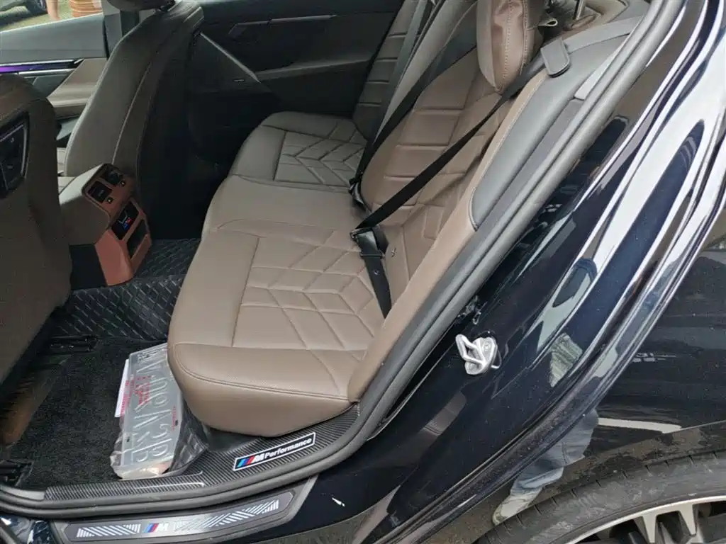 BMW 5 Series 2024 530Li Leading M Sport Package фото 24