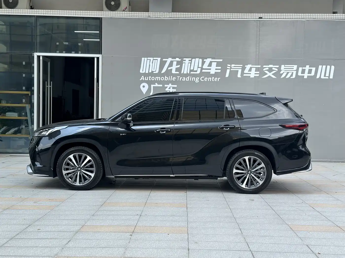 Toyota Crown Kluger 2024 2.5L HEV 4WD Flagship Edition фото 17