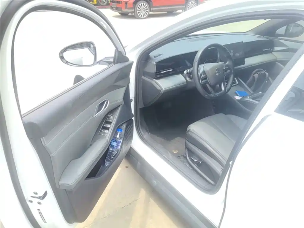 BYD Qin L 2025 EV 545KM Superior фото 16