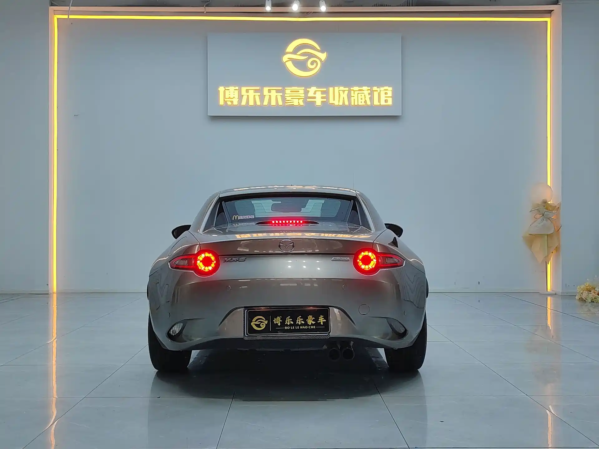 Фото 16 - Mazda MX-5