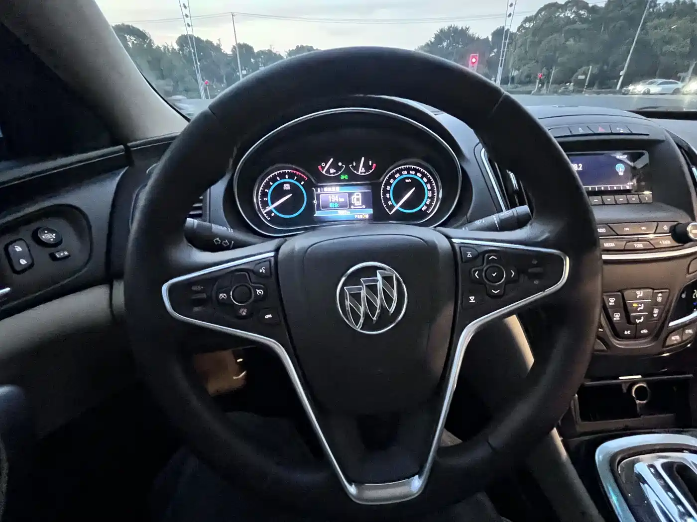 Photo 16 - Buick Regal