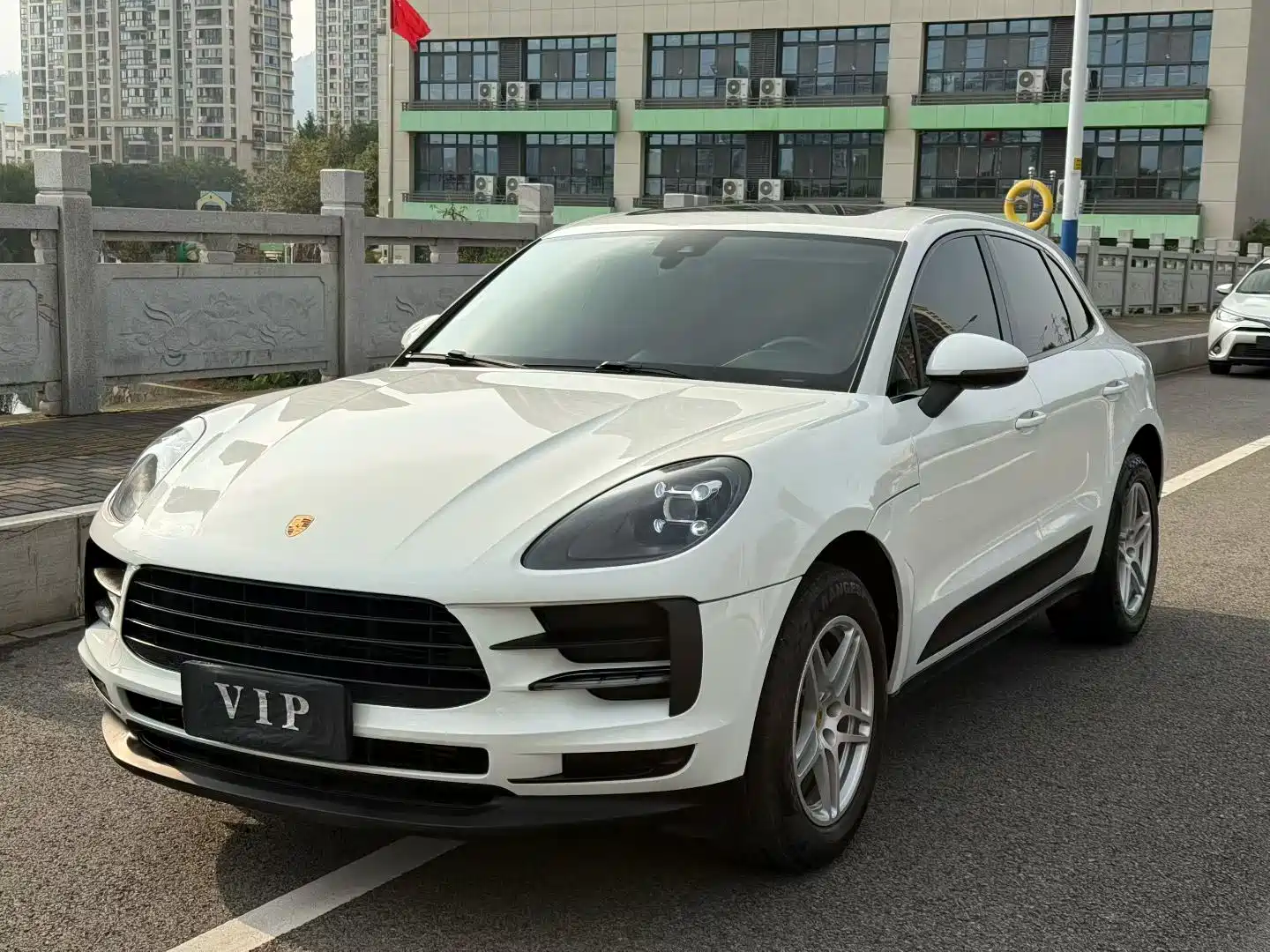 Photo 1 - Porsche Macan