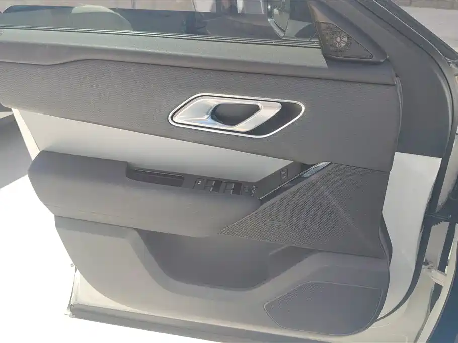 Land Rover Range Rover Velar 2024 S фото 7
