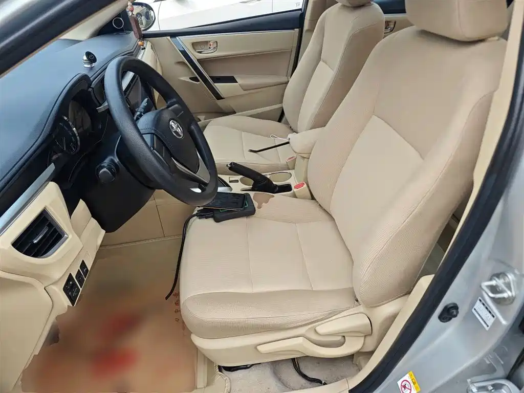 Toyota Corolla 2014 1.6L CVT GL-i фото 15
