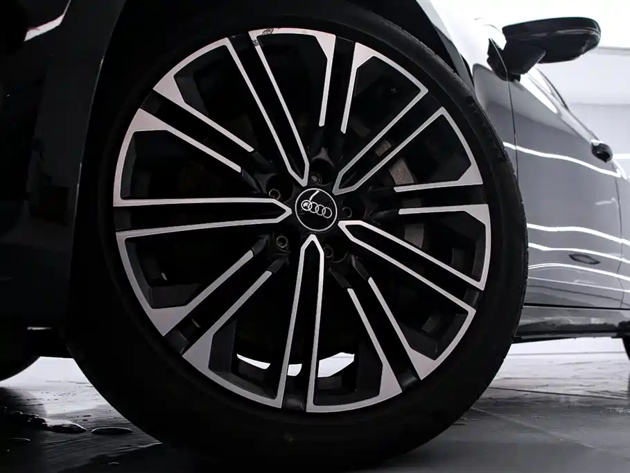 Audi A6L 2023 55 TFSI quattro Exclusive Elegance фото 16
