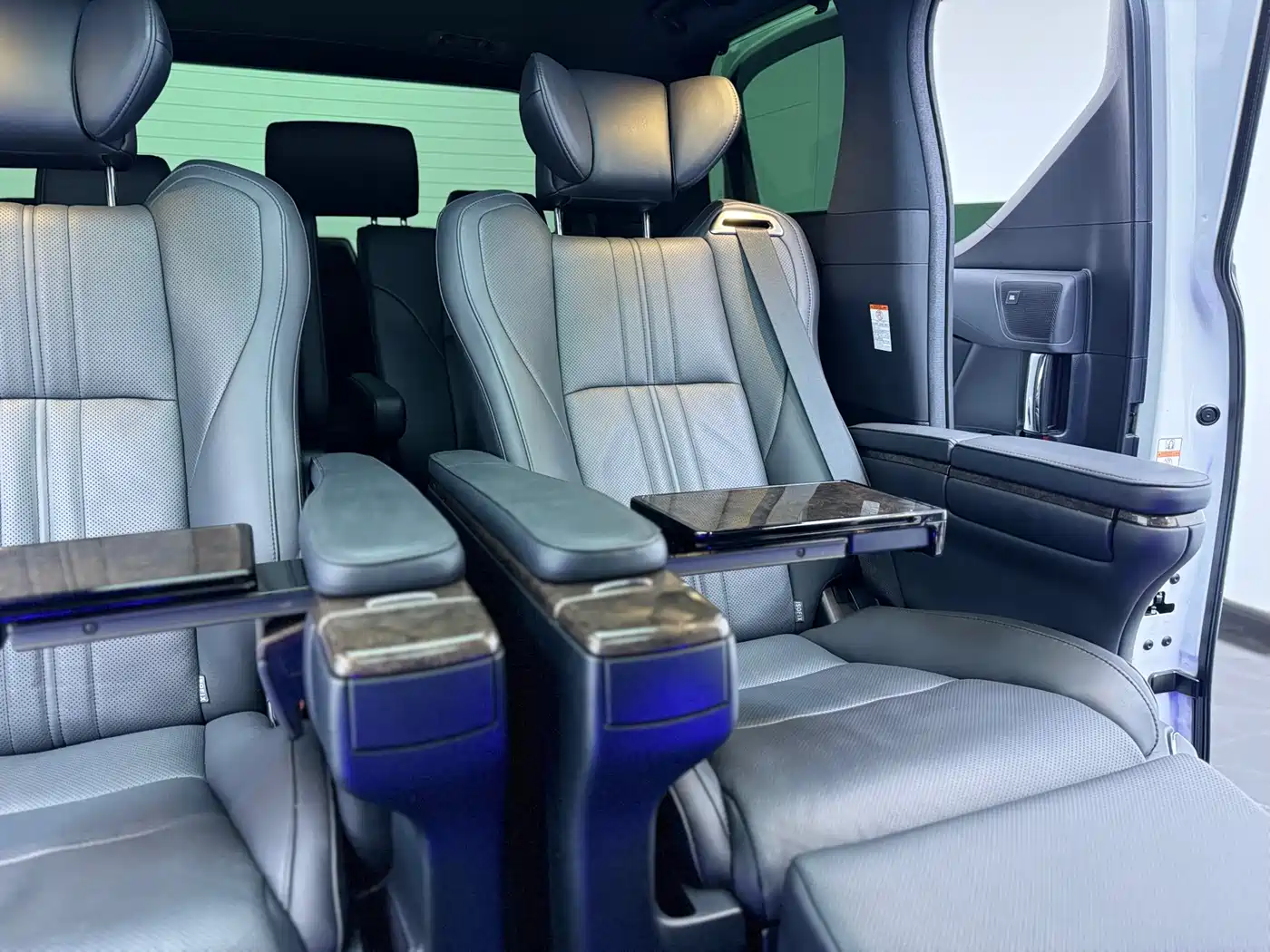 Toyota Alphard 2020 Hybrid 2.5L Premium Edition фото 14