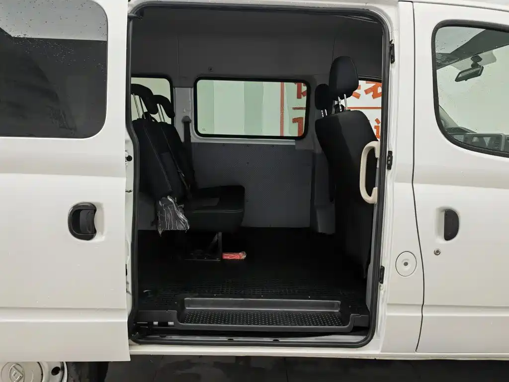 SAIC Maxus Xintu V80 2025 2024 Model Year Aoyunton Value Edition 6MT Short Wheelbase Medium Roof 127Ps 5/6-Seater