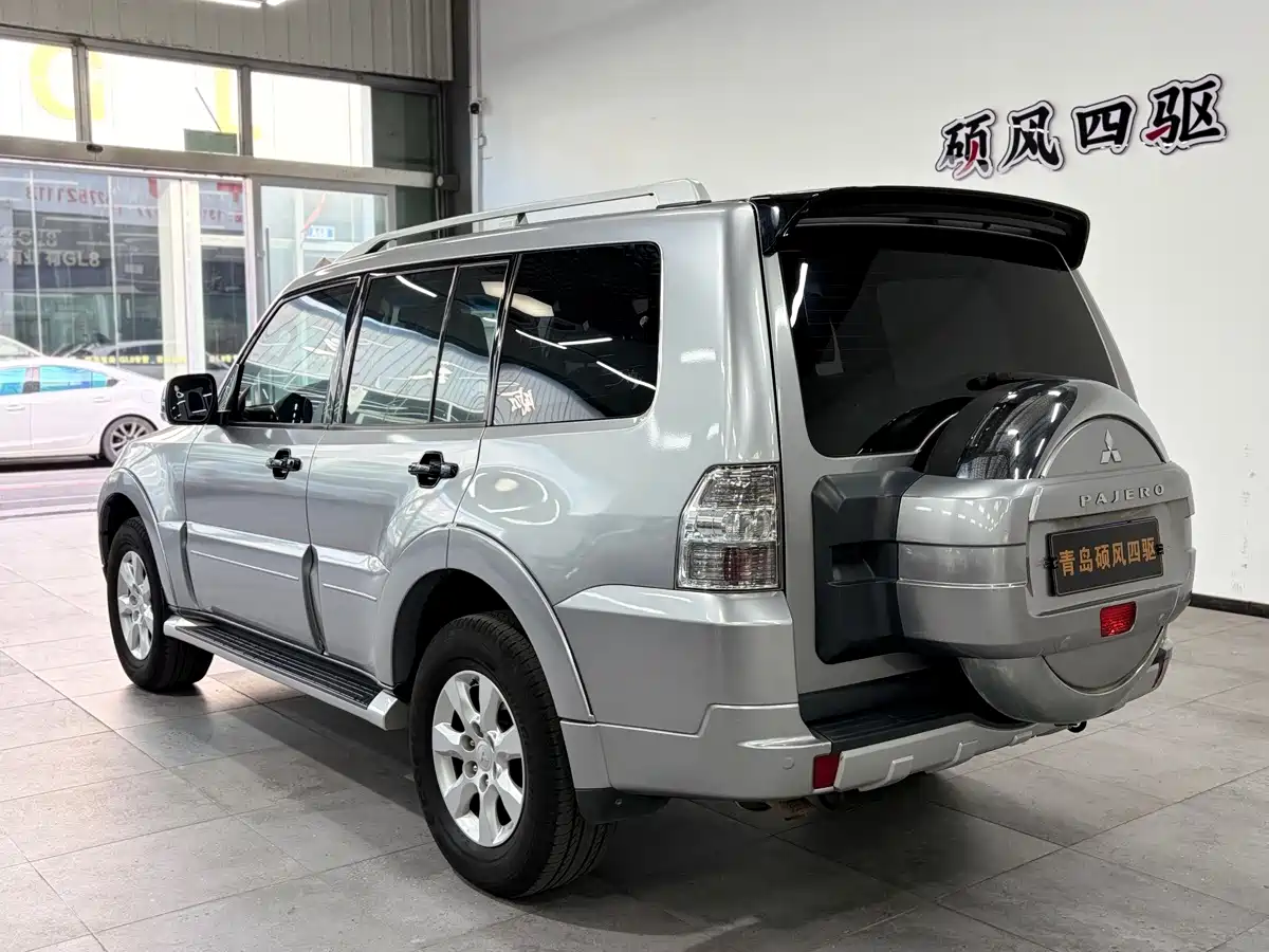 Mitsubishi Pajero (Import) 2012 2012 3.0L Luxury Edition
