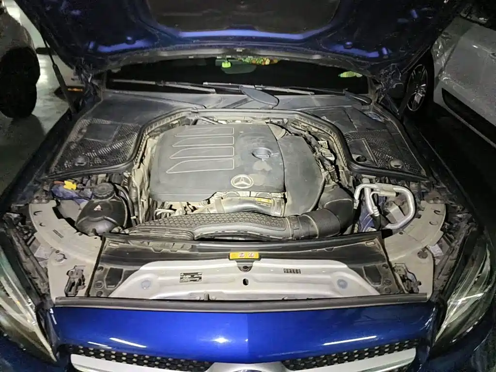 صورة 9 - Mercedes-Benz C-Class