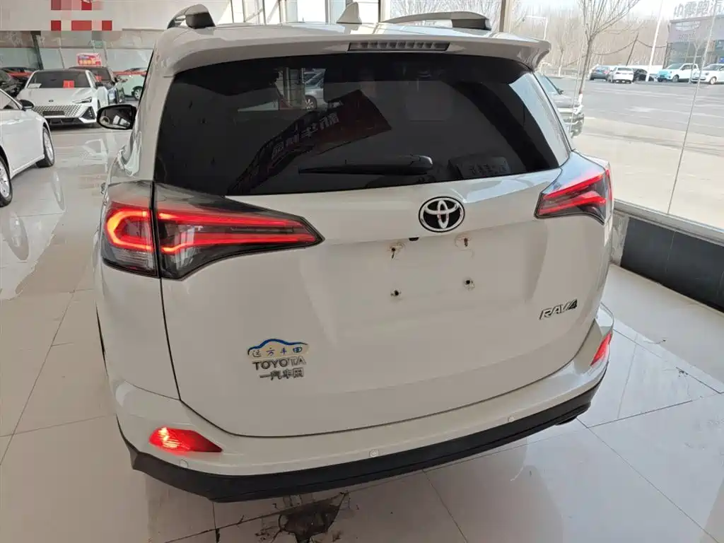 Toyota RAV4 Rongfang 2016 2.0L CVT 2WD Comfort (China V) фото 6