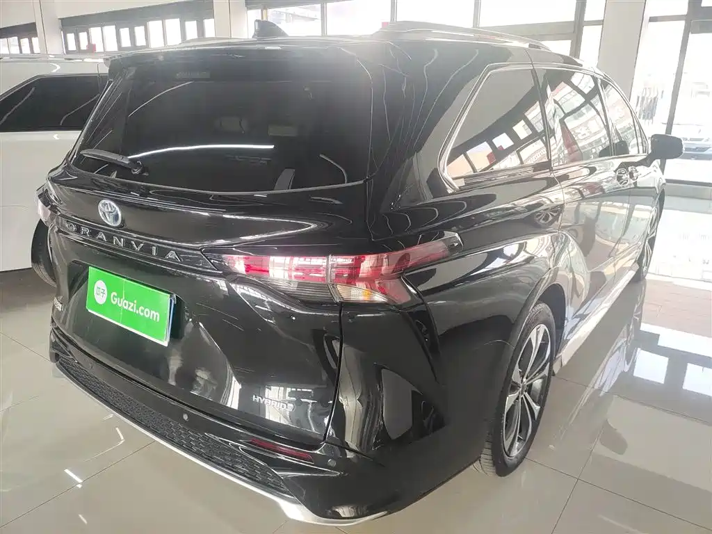 Toyota Granvia 2023 2.5L Hybrid Prestige PLUS Edition фото 7