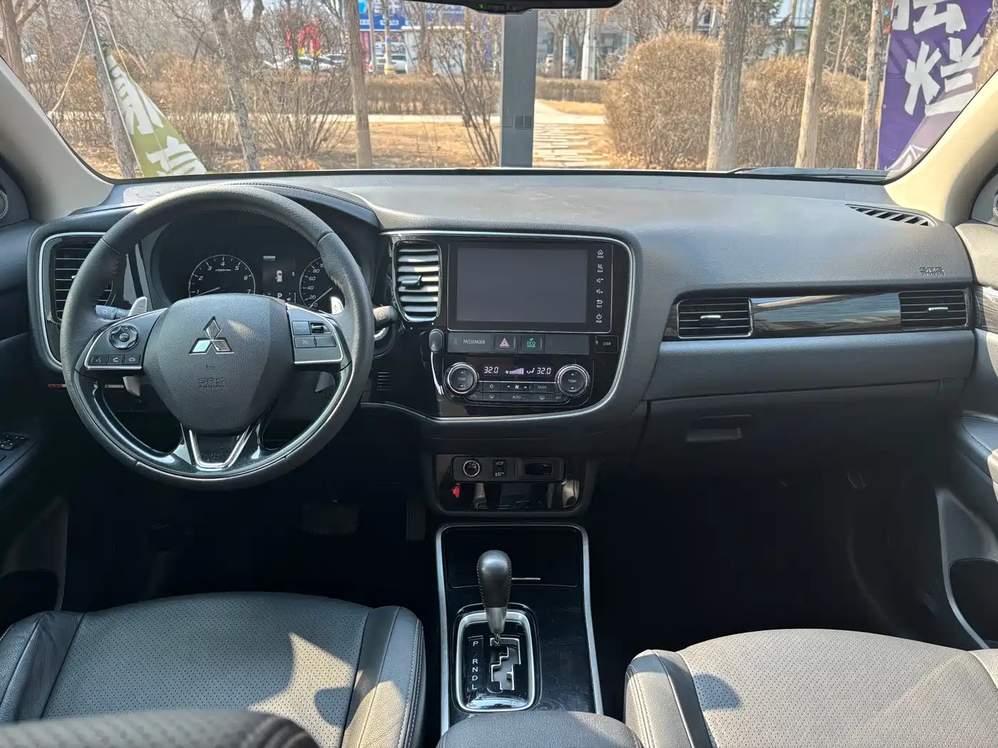MITSUBISHI OUTLANDER