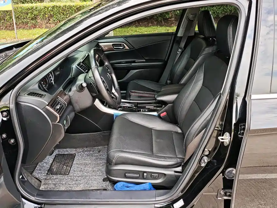 Photo 9 - Honda Accord