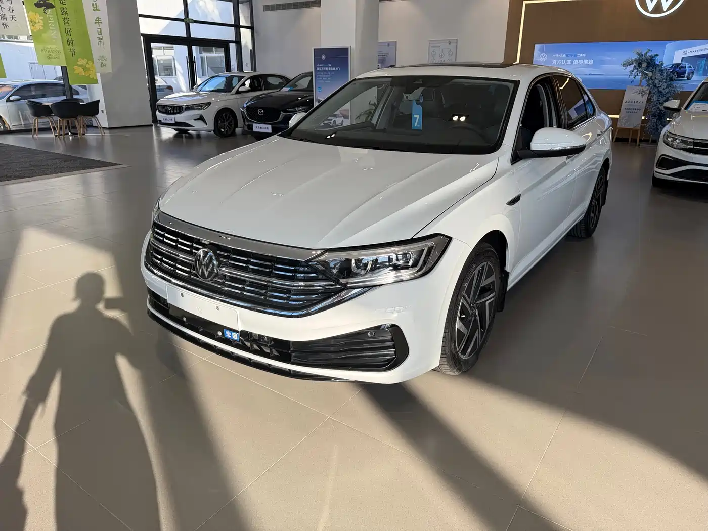 Volkswagen Sagitar 2024 300TSI DSG Surpass Edition