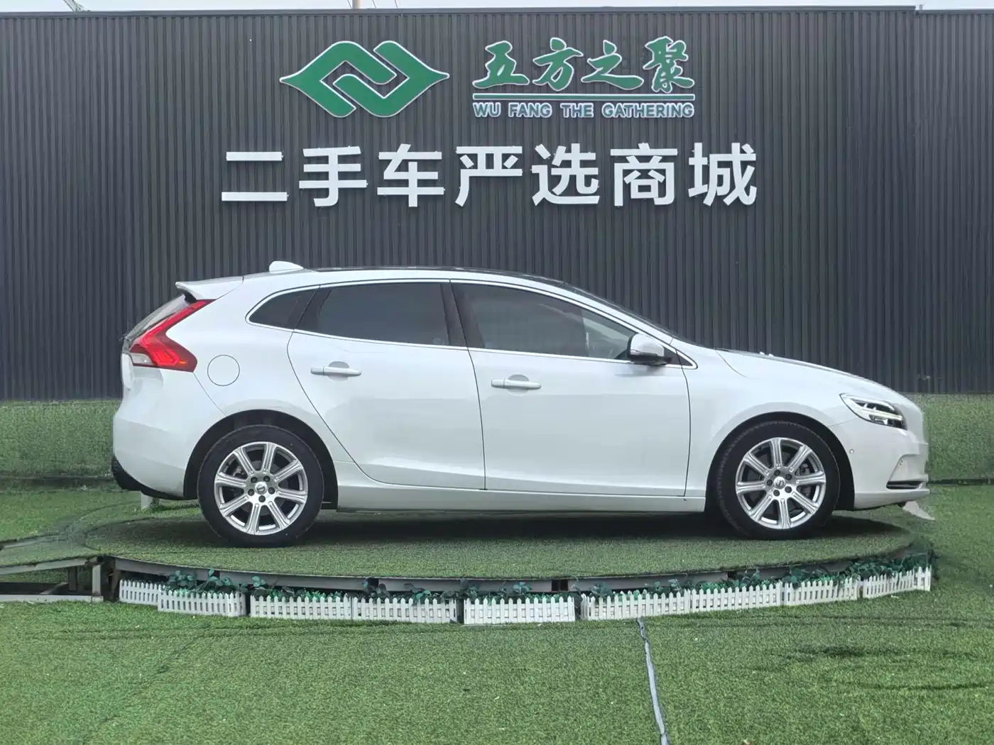Volvo V40 2018 2018 T3 R-Design Edition