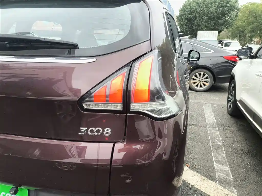 Peugeot 3008 2016 2.0L Automatic Classic Edition фото 24