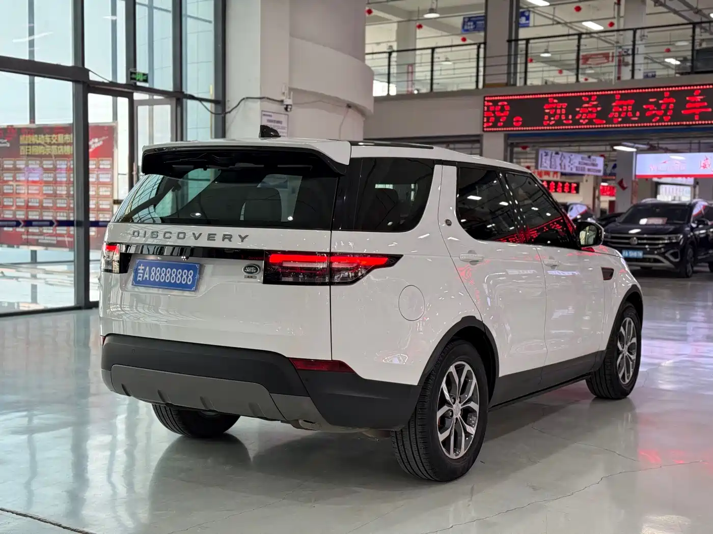 Land Rover Discovery 2018 3.0 SC V6 SE фото 6