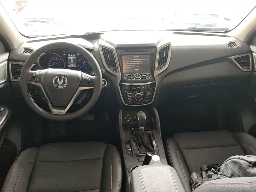 Фото 10 - Changan CS75