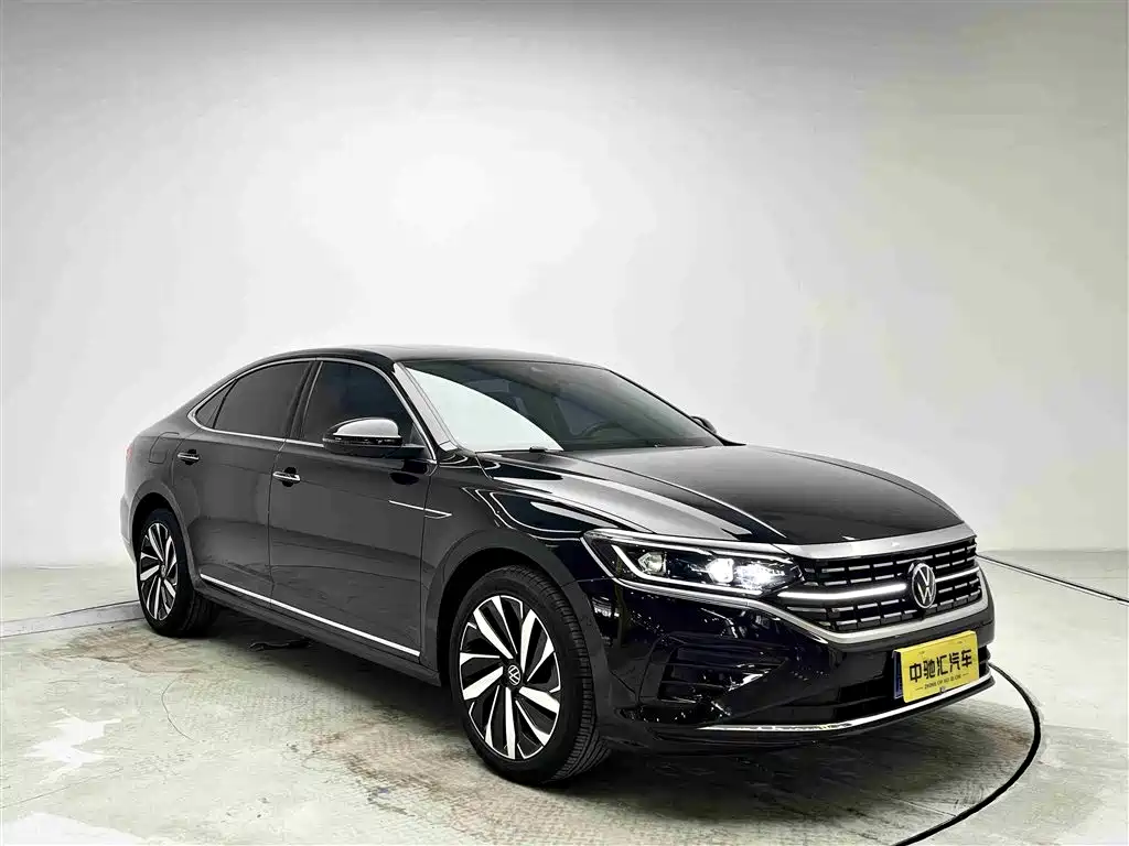Volkswagen Passat 2023 330TSI Luxury Edition фото 3