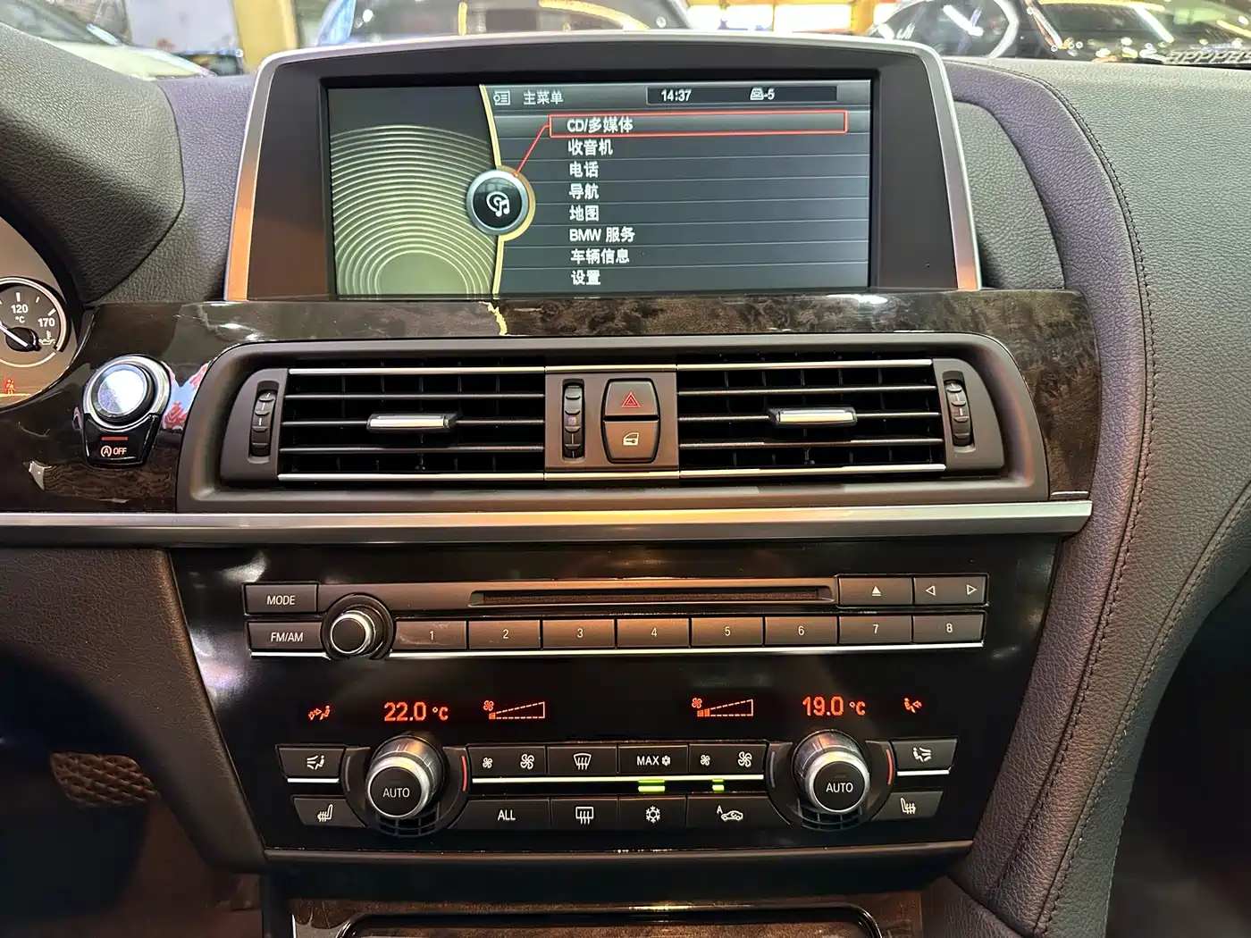 BMW 6 Series 2012 640i Coupe фото 14