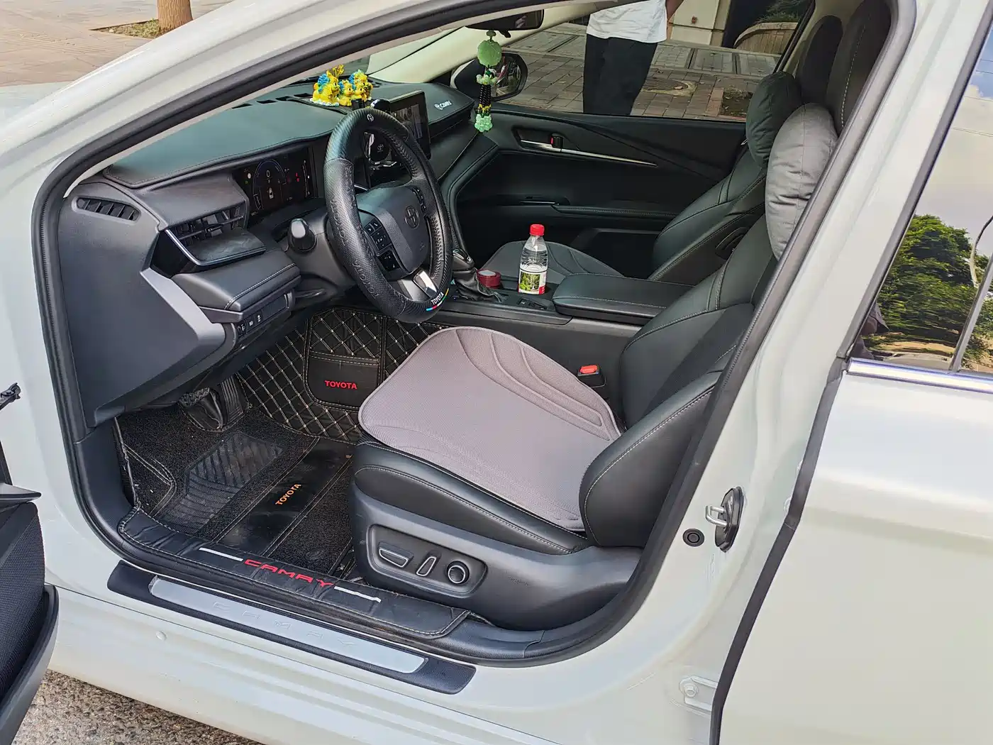 Toyota Camry 2024 Hybrid 2.0HGVP Luxury Edition фото 6