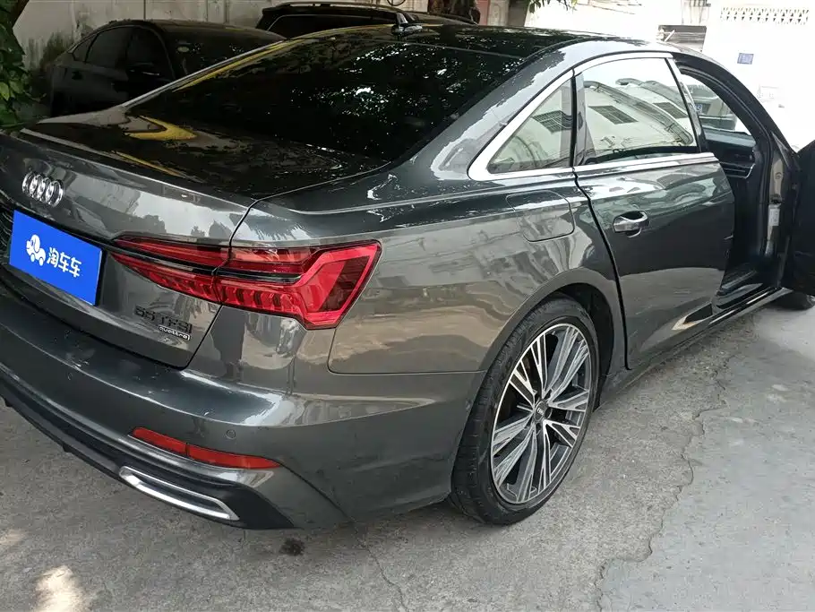 Audi A6L 2020 55 TFSI quattro Exclusive Dynamic фото 3