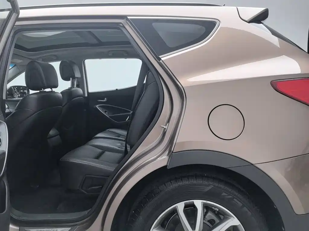 Photo 15 - Hyundai Santa Fe