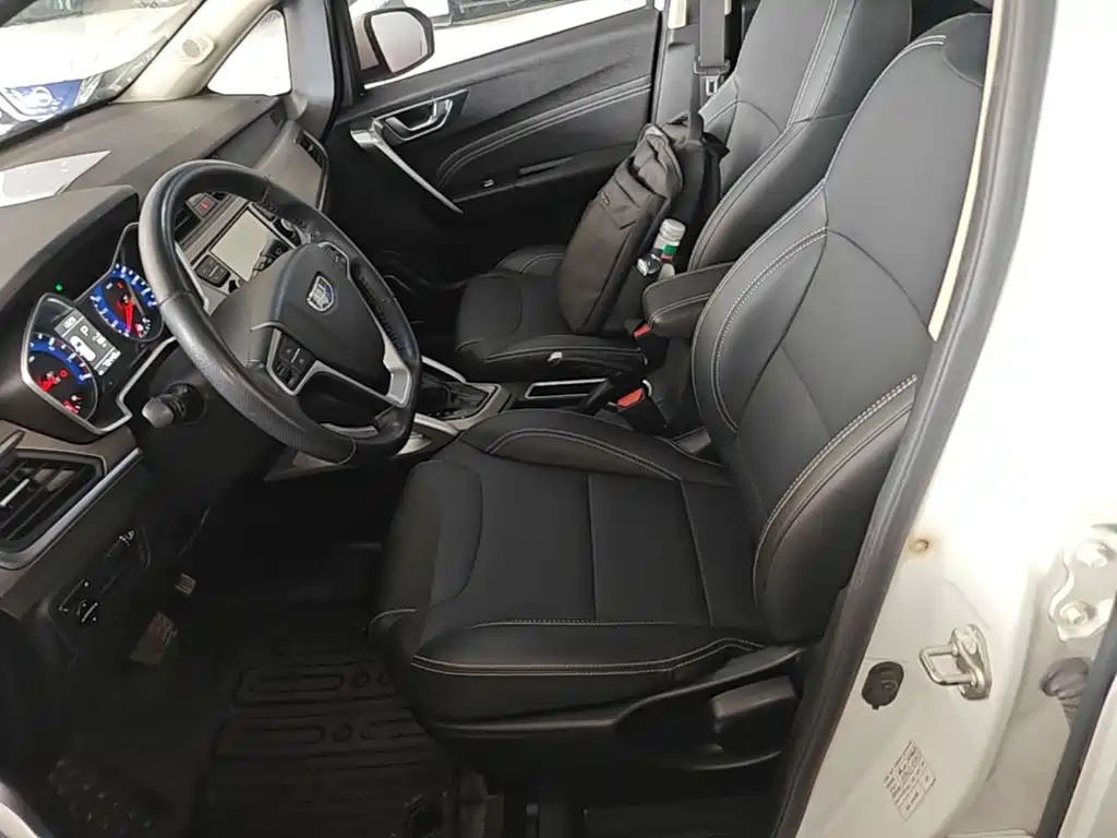 Фото 15 - Geely Vision X3
