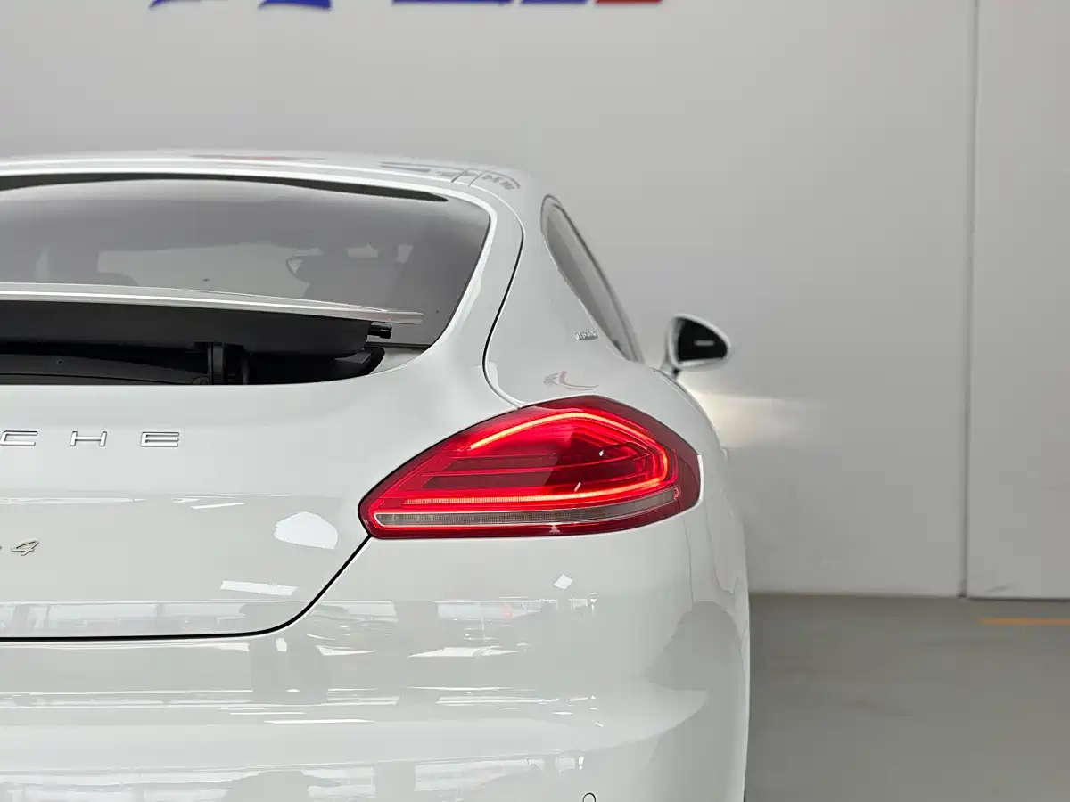 Porsche Panamera 2016 Panamera 4 Executive Edition 3.0T фото 15