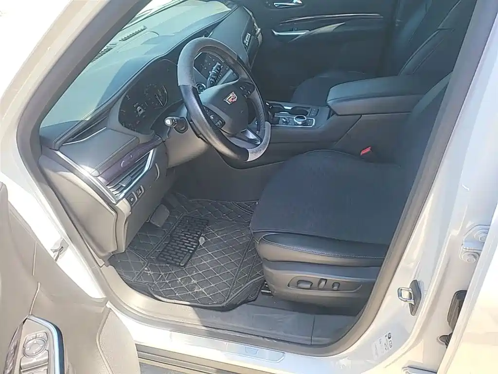 Cadillac XT4 2020 Facelift 28T 2WD Tech фото 22