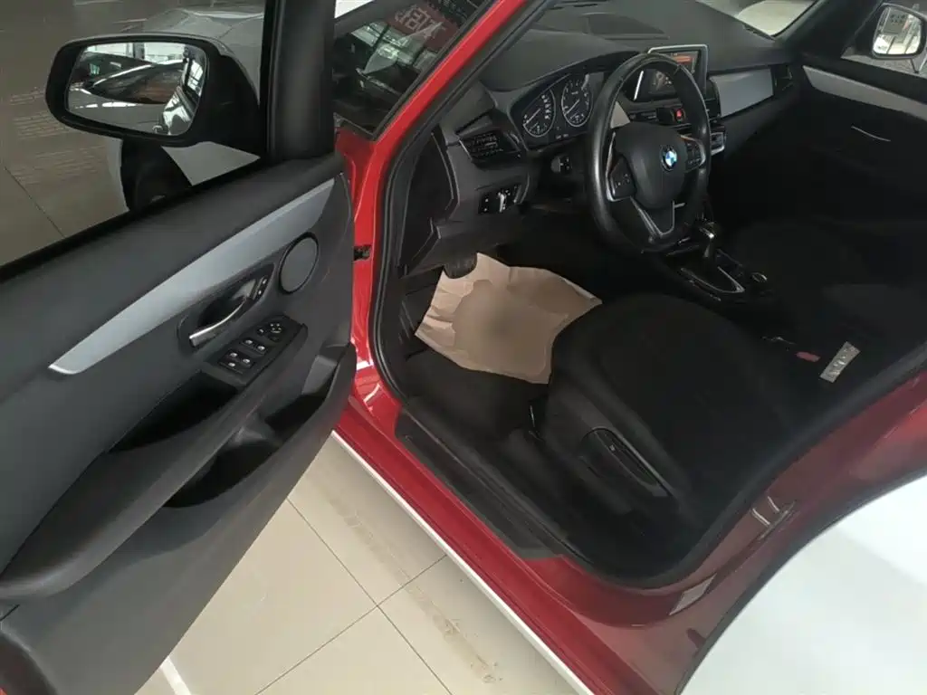 BMW 2 Series Touring 2016 218i Leading фото 16