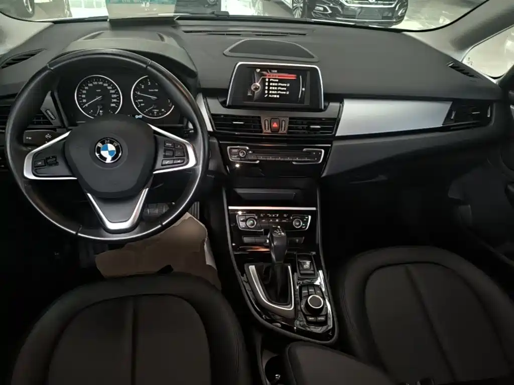 BMW 2 Series Touring 2016 218i Leading фото 10