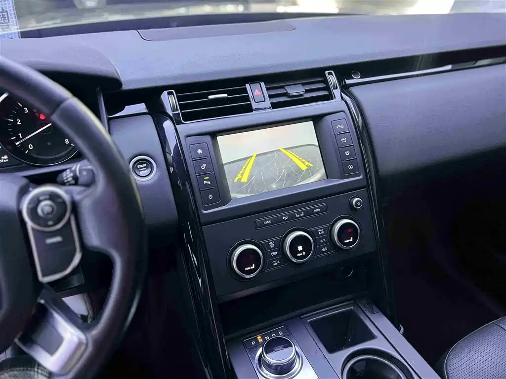 Land Rover Discovery 2017 3.0 SC V6 SE фото 8
