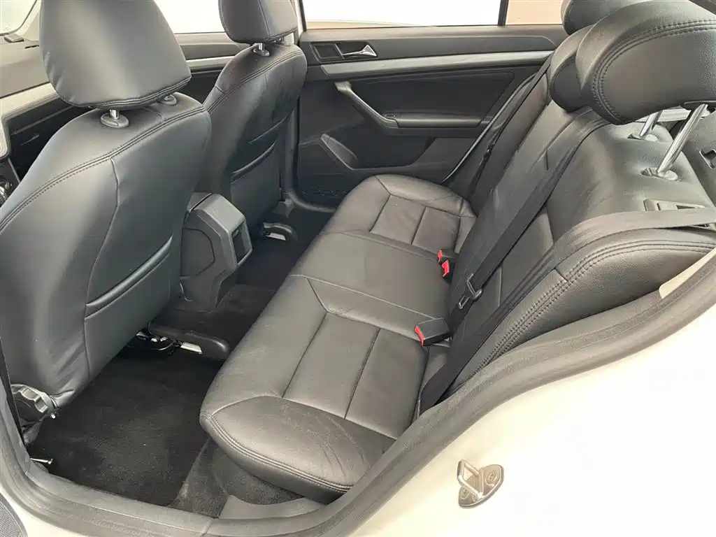 Volkswagen Lavida 2015 1.6L Automatic Trend Edition фото 7