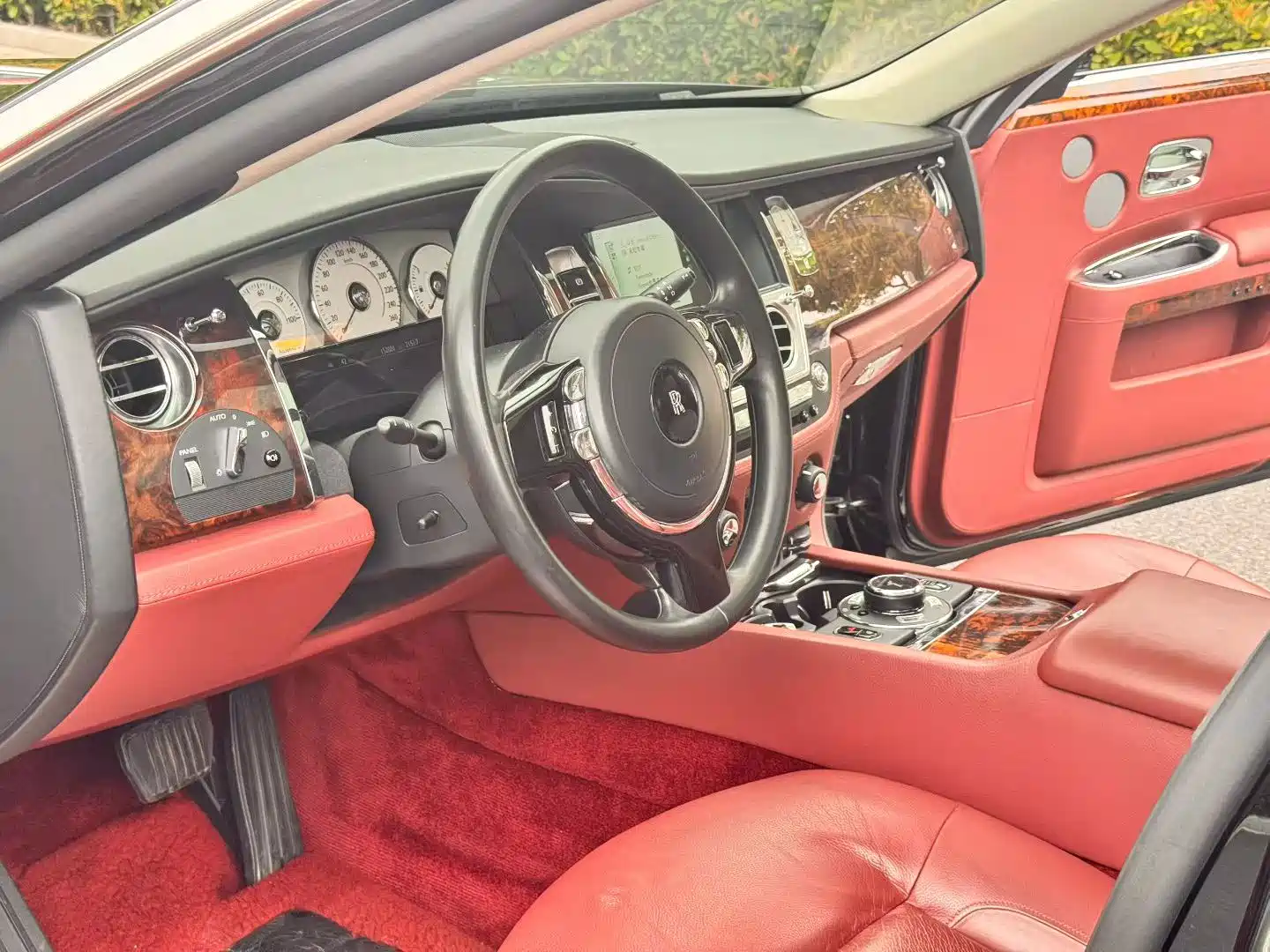 Фото 3 - Rolls-Royce Ghost