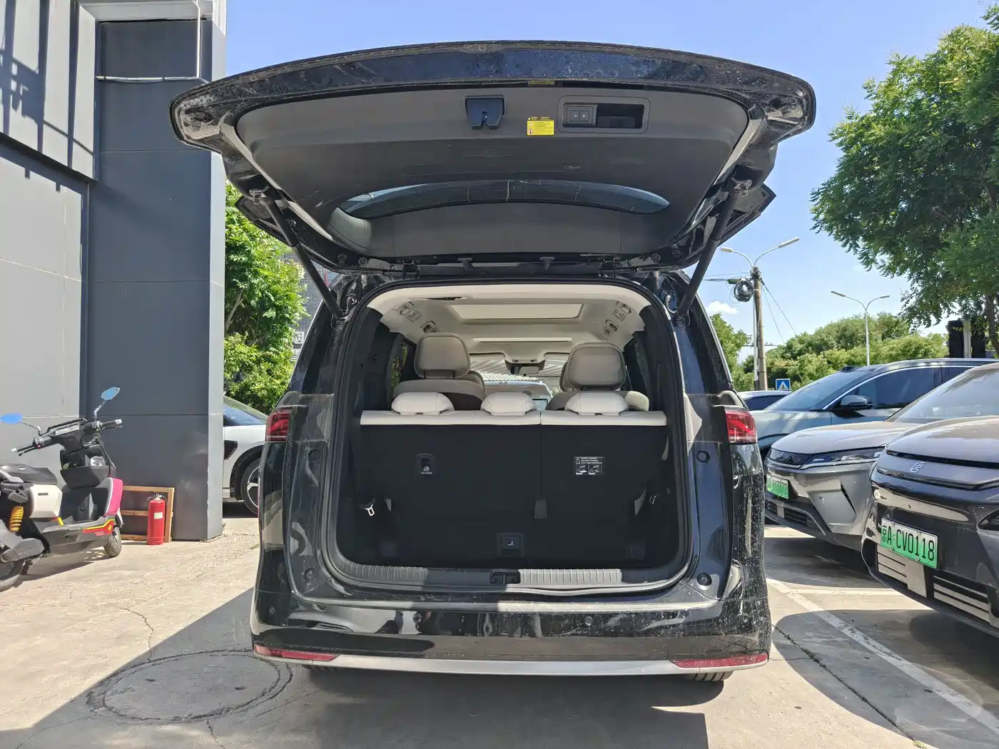 BYD Xia 2025 DM-i 1.5T 180km Surpass Edition фото 18