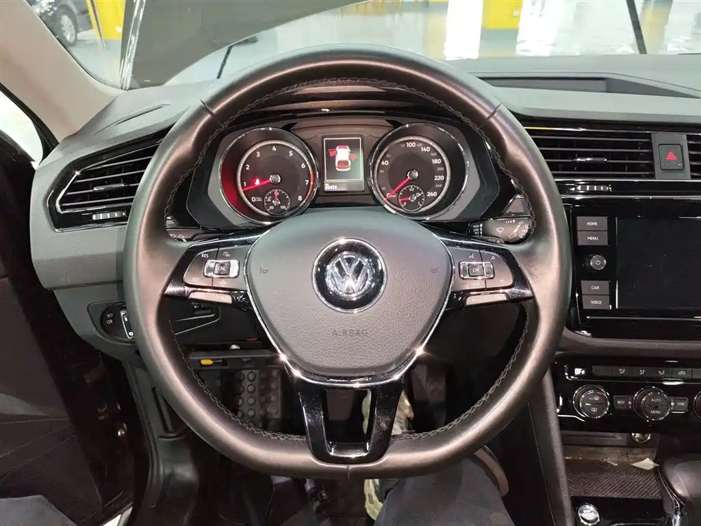 Volkswagen Tiguan L 2019 330TSI Automatic 2WD Panorama Comfort Edition China VI фото 11