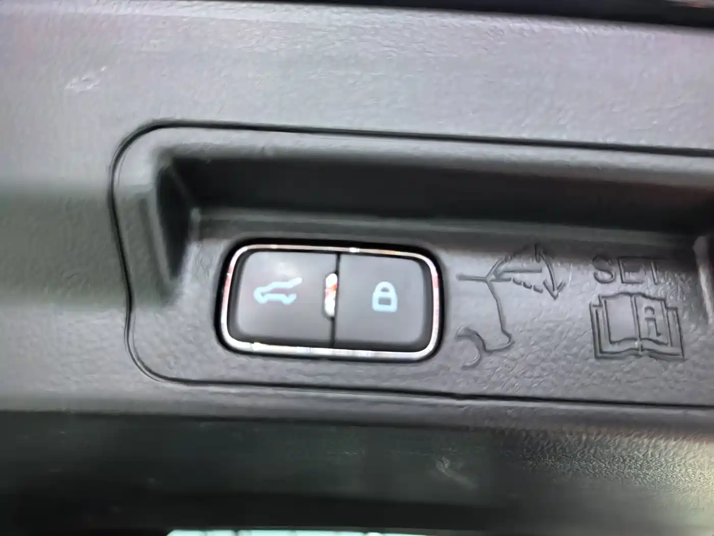 Photo 26 - Ford Explorer