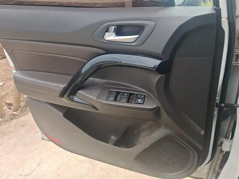 GAC Trumpchi Trumpchi GS4 2016 235T Manual Luxury Edition фото 7