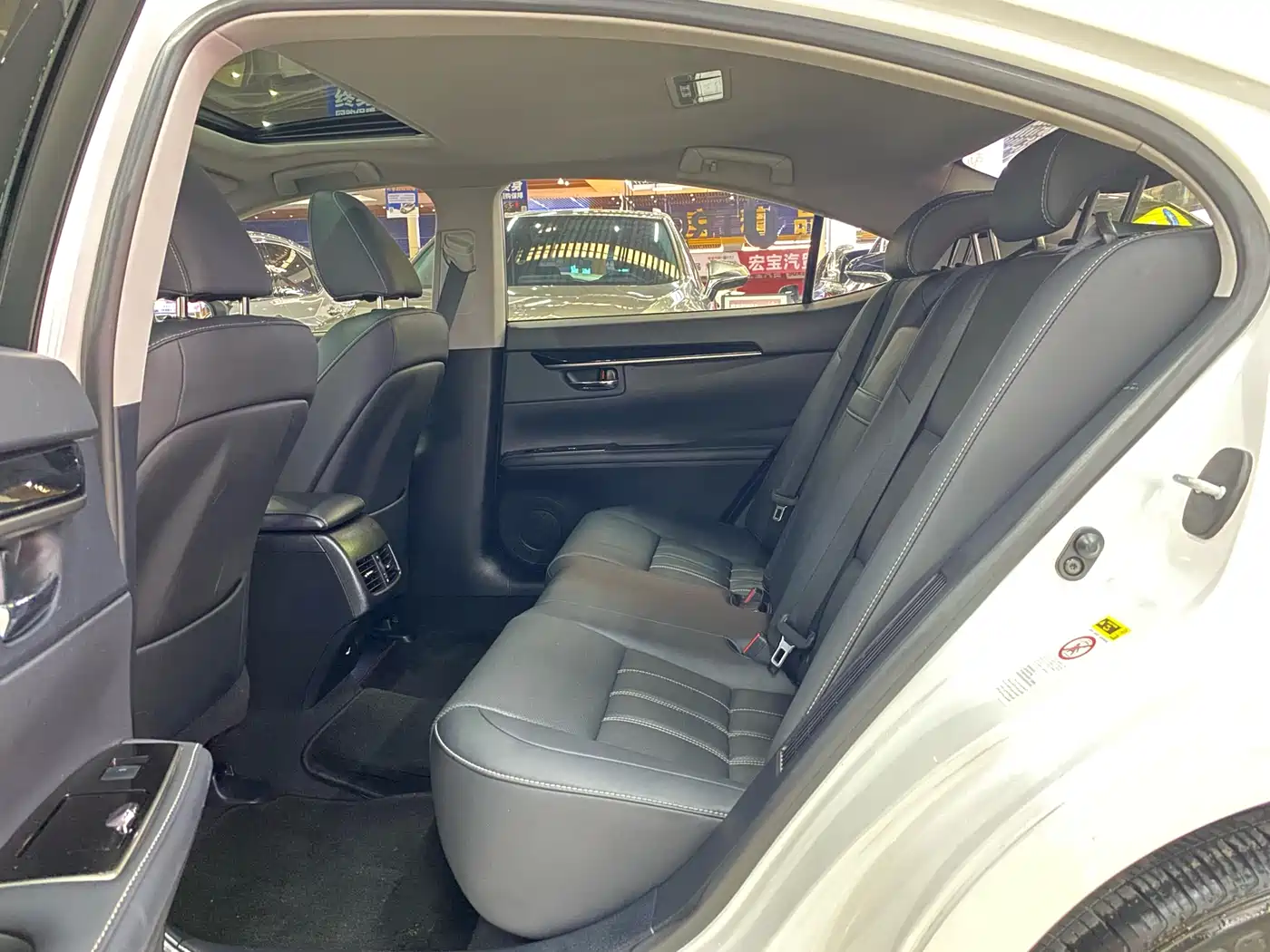 Lexus ES 2015 300h Comfort Edition фото 6