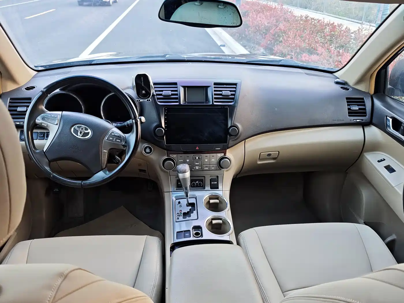 Toyota Highlander 2012 2.7L 2WD 7-Seater Luxury Edition фото 9